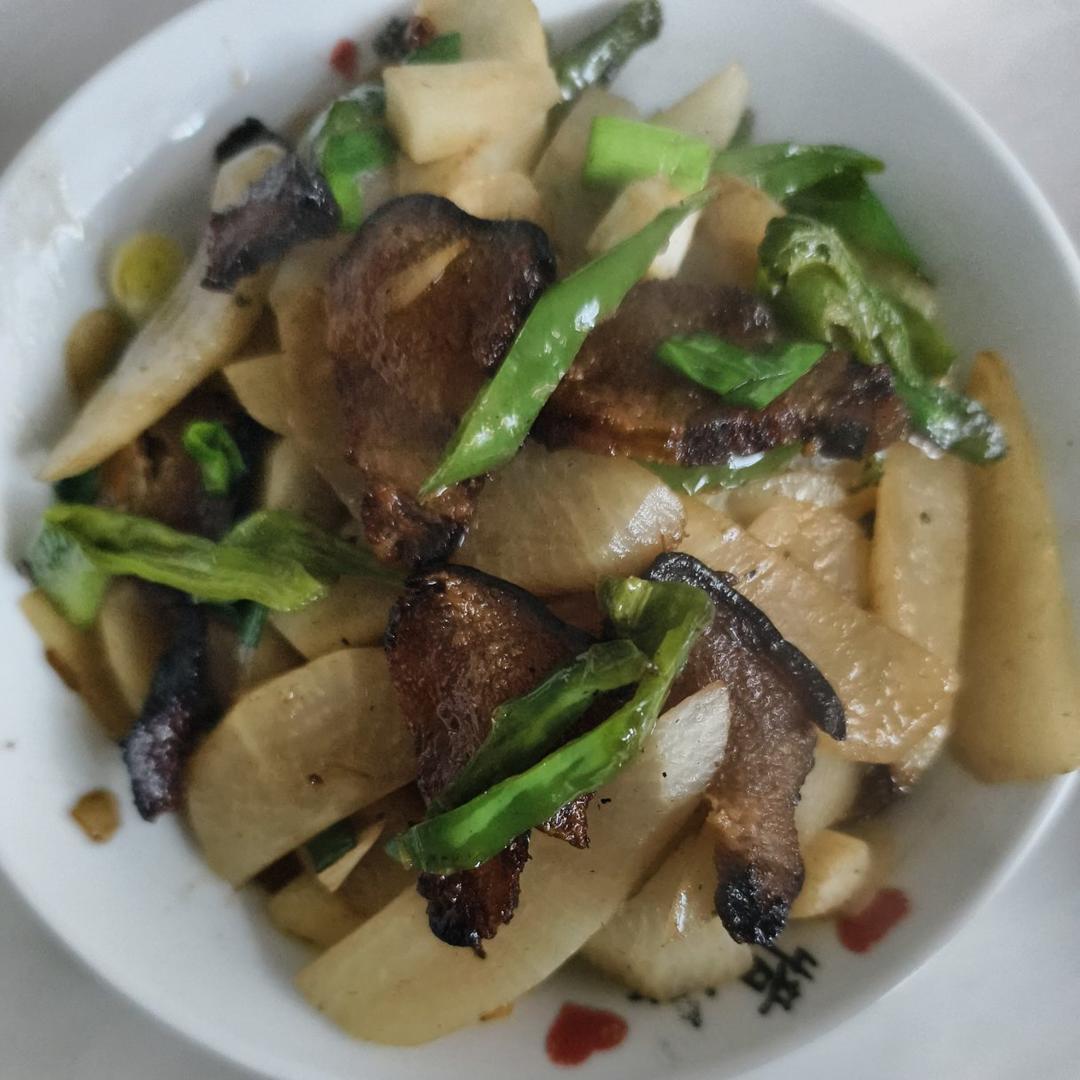 白萝卜炒腊肉