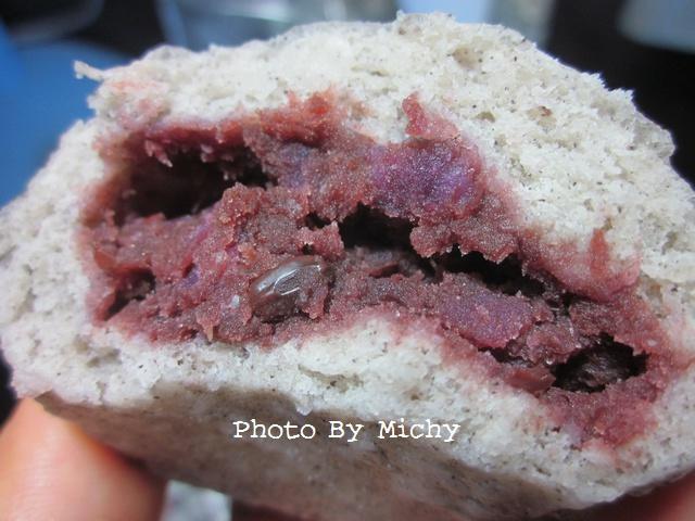 黑米紫薯豆沙包的做法