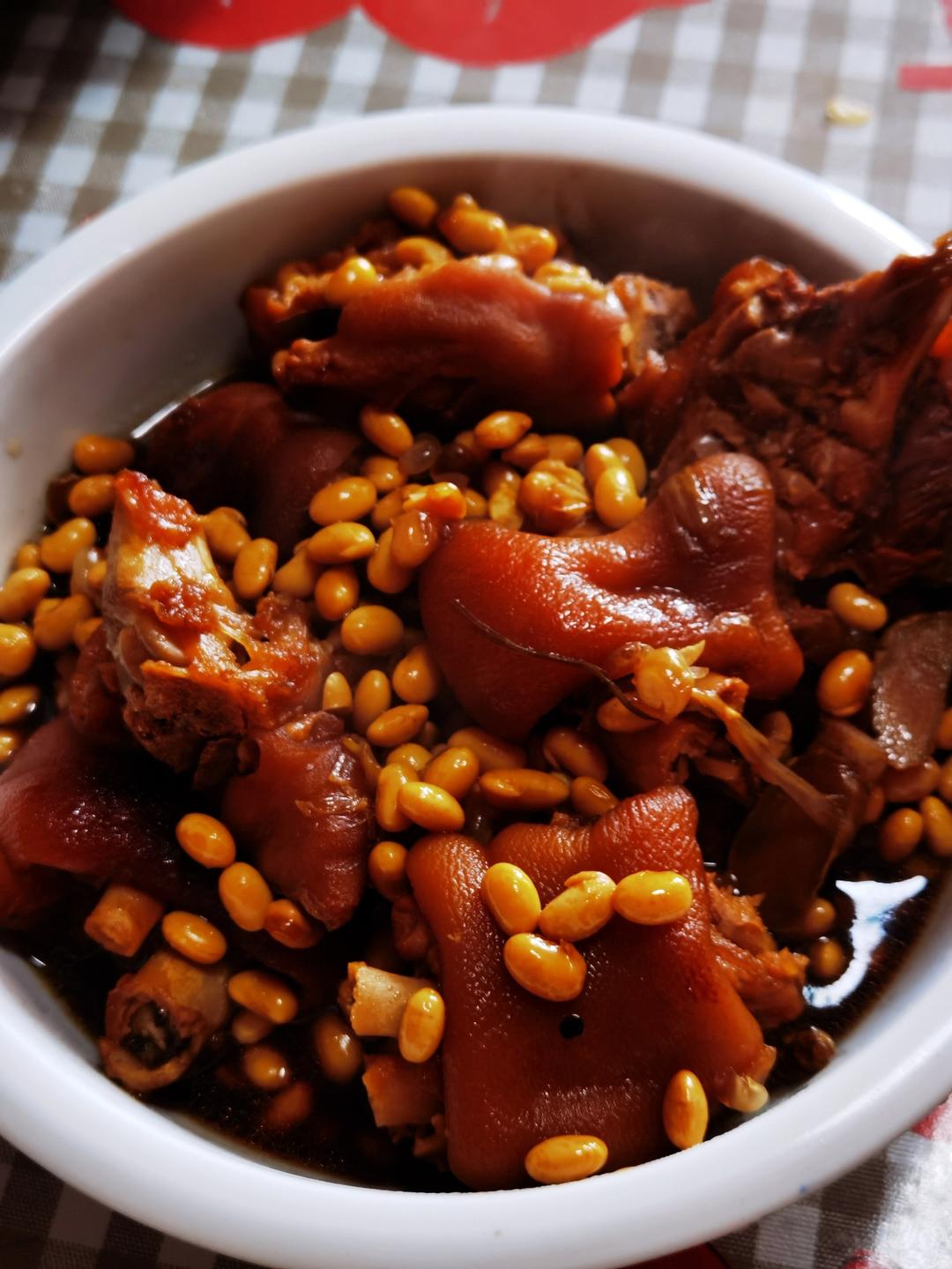 流口水的黄豆炖猪蹄