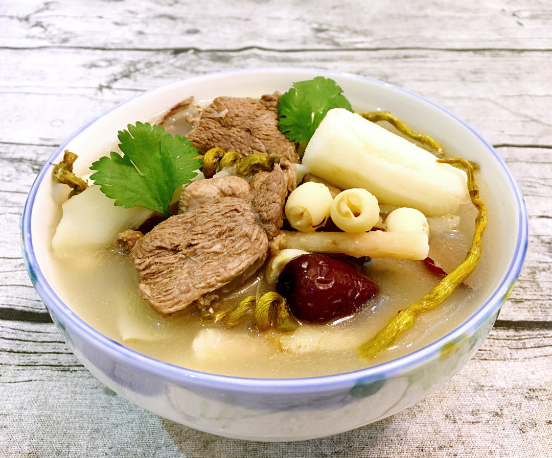 养生食疗：滋阴健脾抗燥的石斛淮山老鸭汤