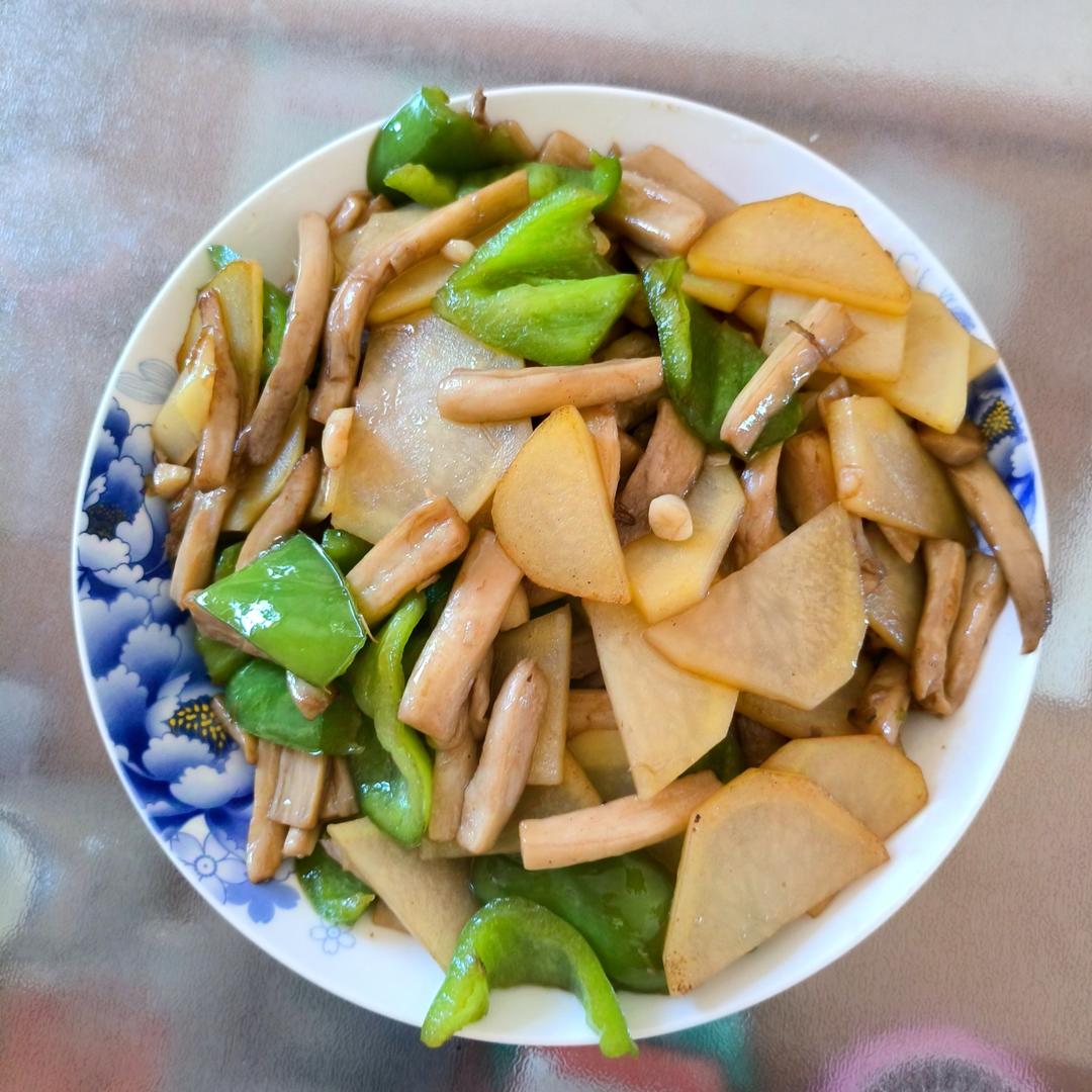 杏鲍菇辣椒炒土豆片