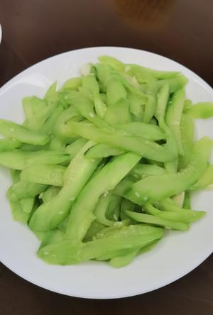 清炒青瓜，家常菜，方便快手的做法 步骤4