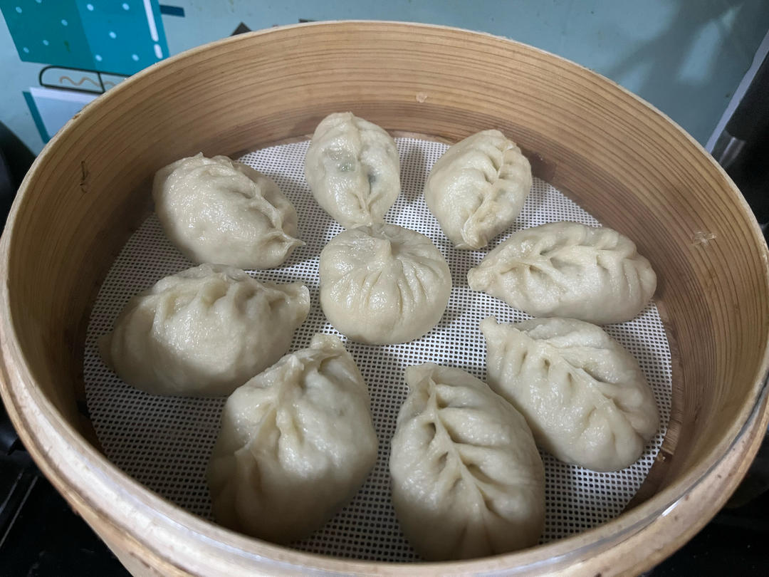 把春天裹起来，鲜在舌尖唇齿间——荠菜春笋口蘑素饺