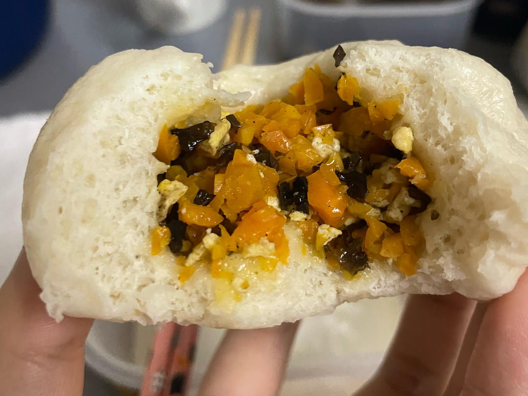 胡萝卜木耳鸡蛋素包子
