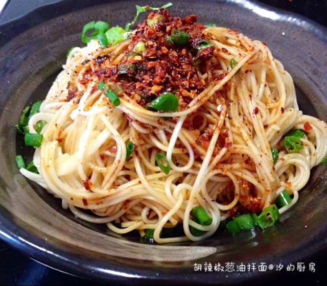 葱爆面—就是汪涵在天天向上里面做的那个啦