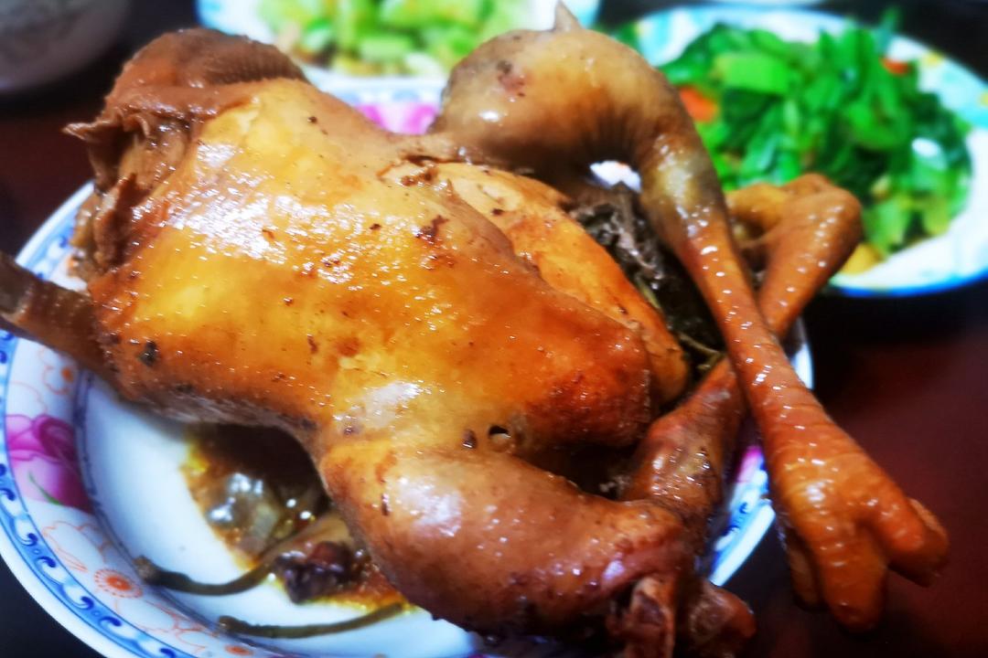 一口电饭锅焖一只鸡【隔壁的小孩都馋哭了】