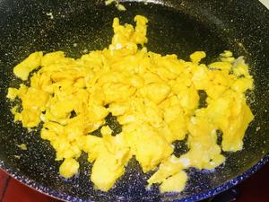梅干菜鸡蛋炒饭的做法 步骤4