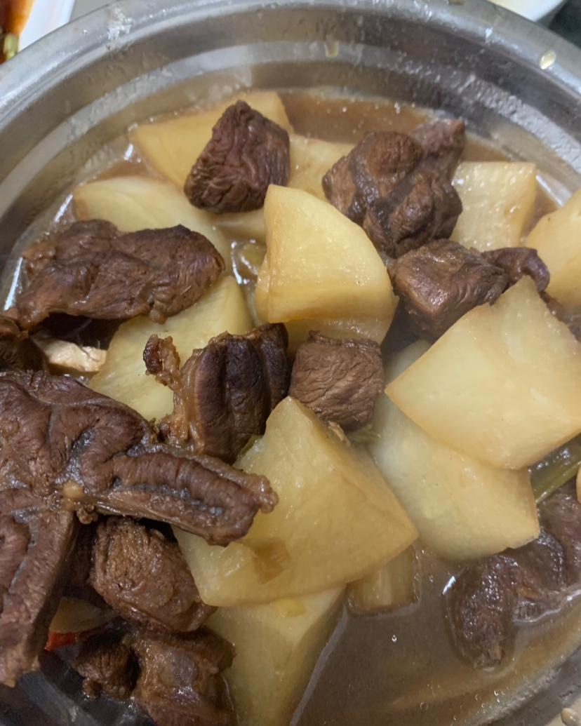 白萝卜炖牛腩