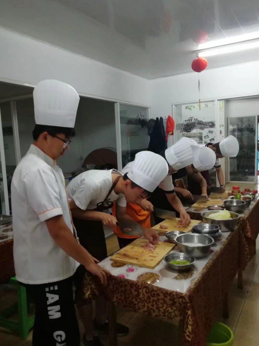 加了鹌鹑蛋后，这盘红烧肉，美味的逆天啦——鹌鹑蛋烧肉（孔瑶食谱）