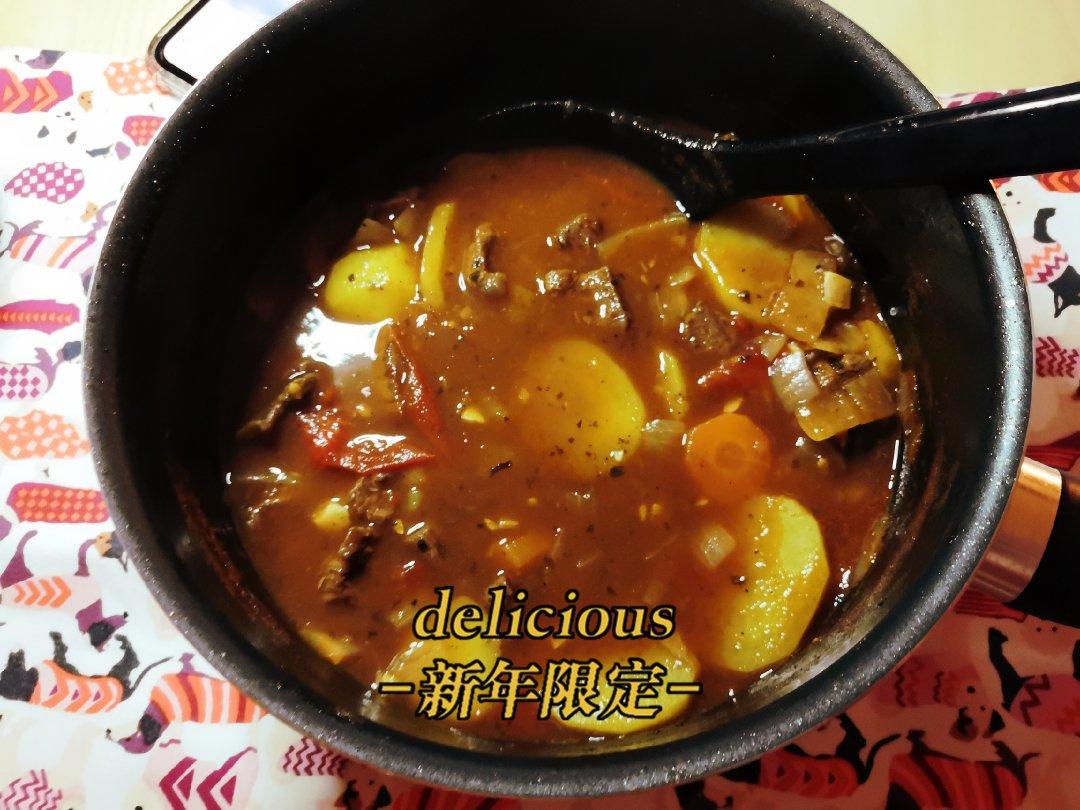 goulash soup 匈牙利炖牛肉汤