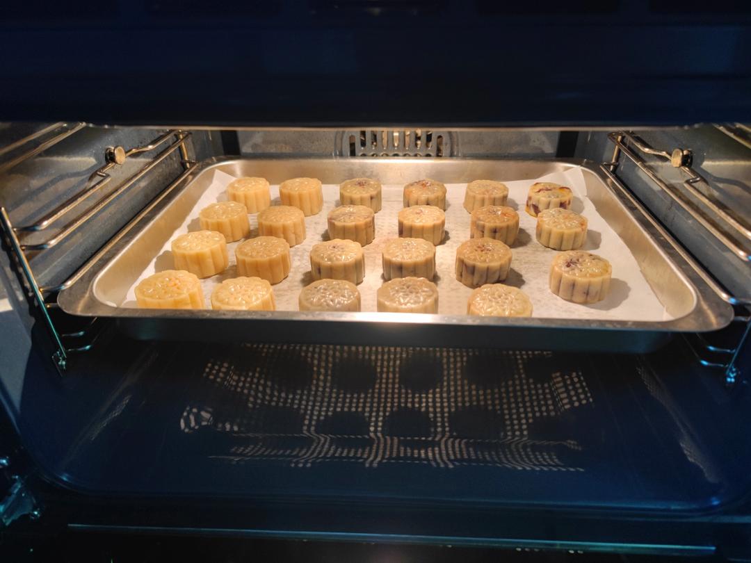 广式月饼——蛋黄莲蓉月饼