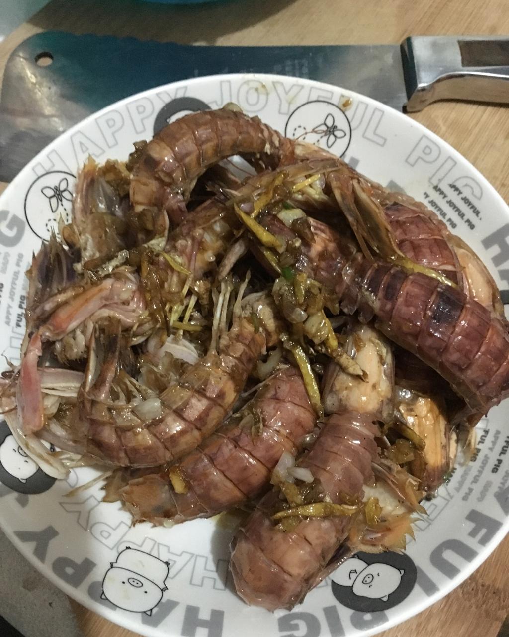 无油炸版的椒盐皮皮虾和巧拨虾壳的方法