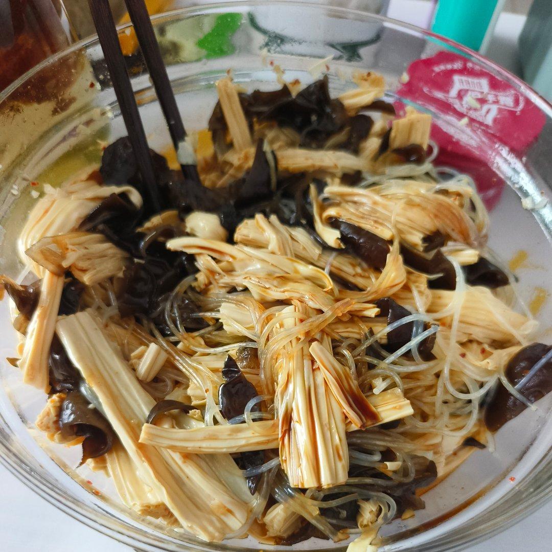 快手菜•凉拌腐竹木耳粉丝
