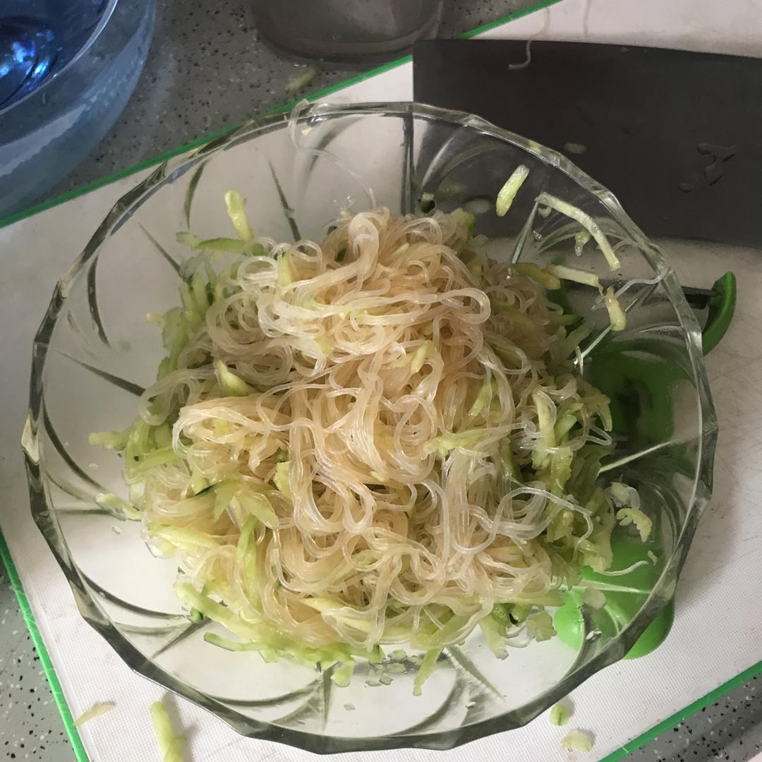 凉拌黄瓜配粉丝