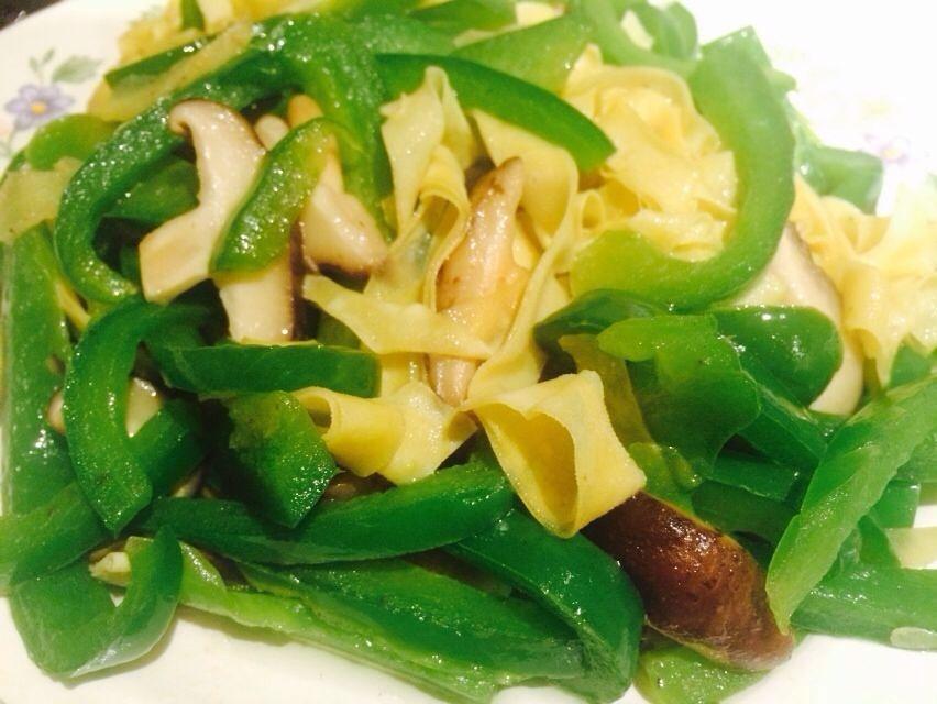 爽口三丝（青椒香菇干丝）