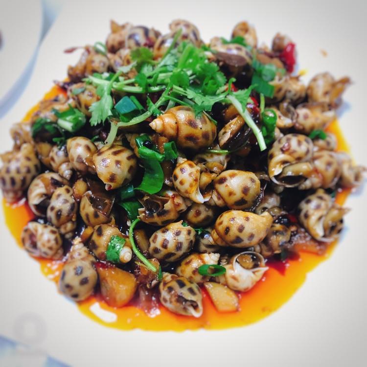 一个菜谱学会两道菜：辣炒花螺、干锅花螺。