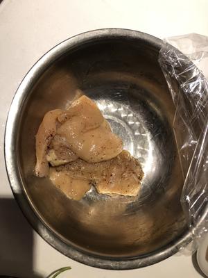 减脂餐烤鸡胸肉的做法 步骤1