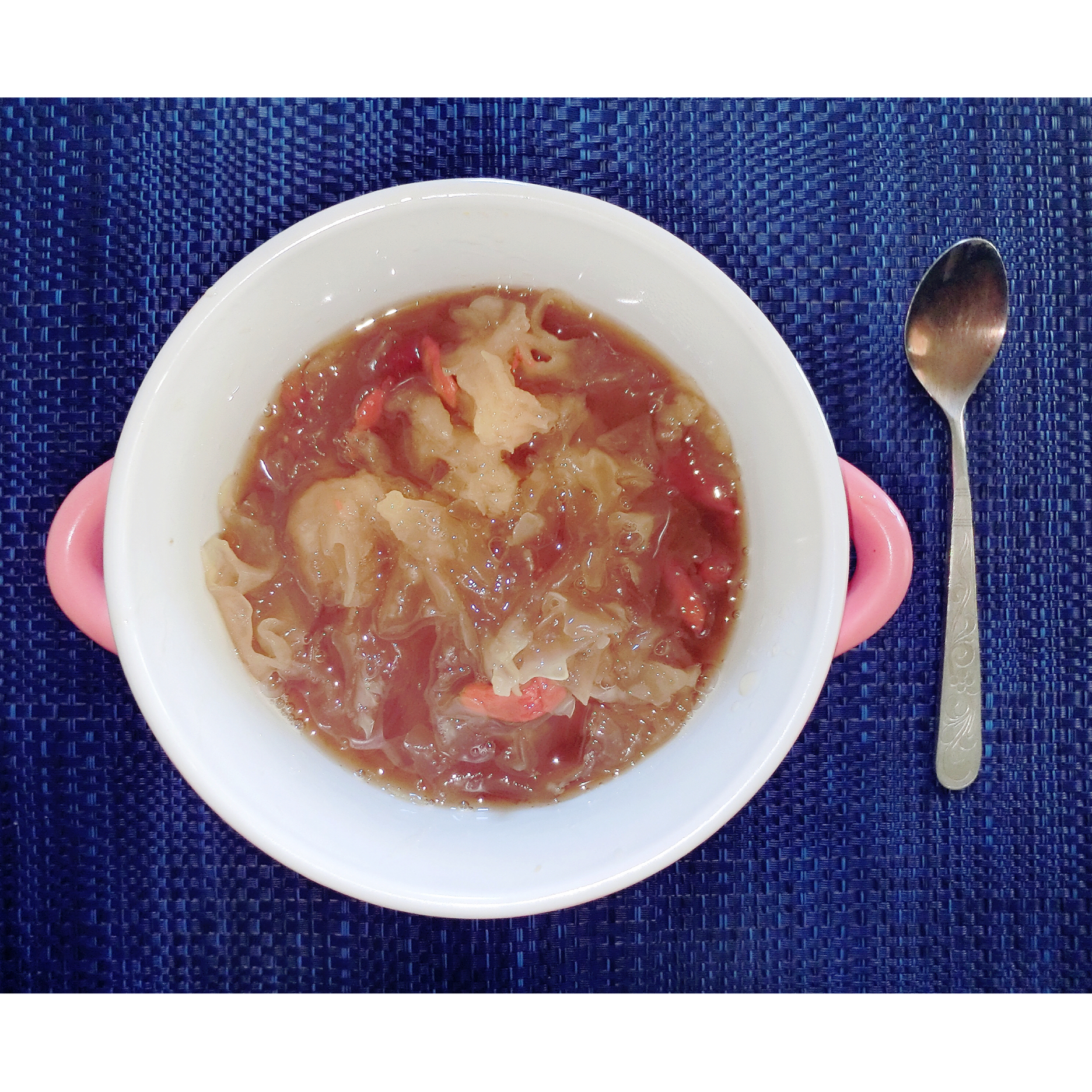 桃胶皂角米炖银耳