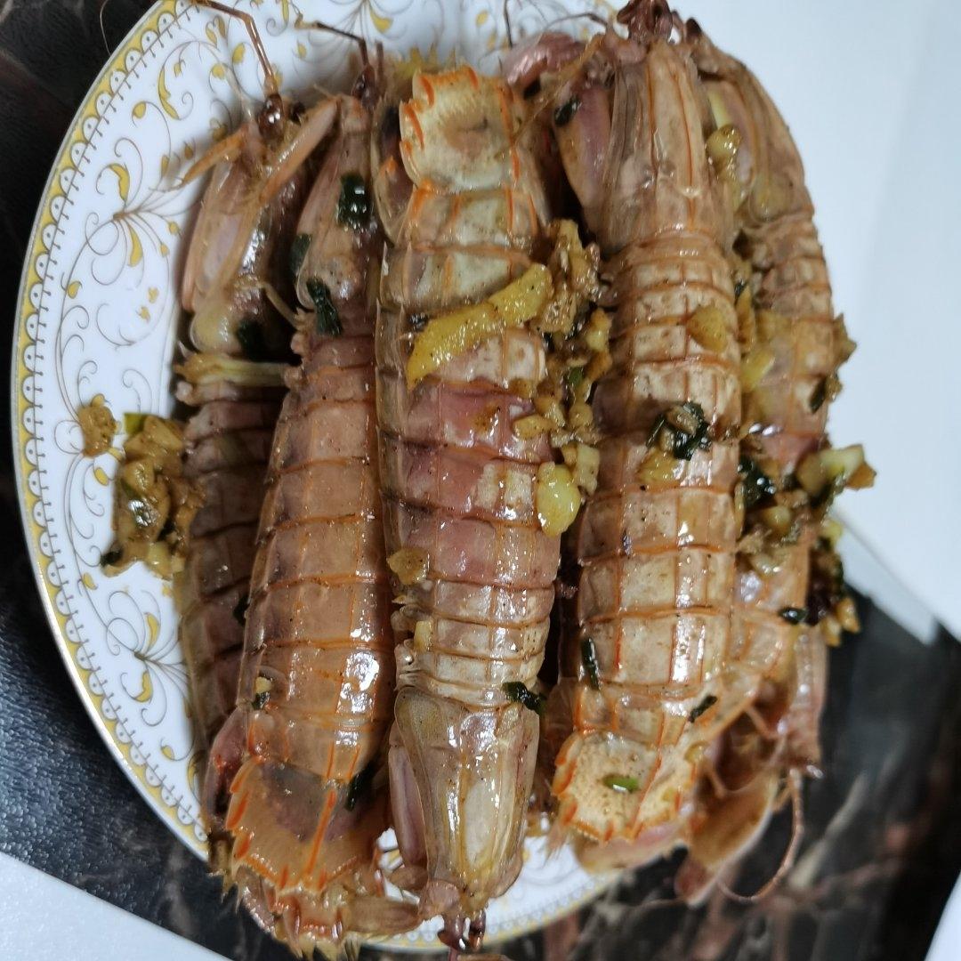 无油炸版的椒盐皮皮虾和巧拨虾壳的方法