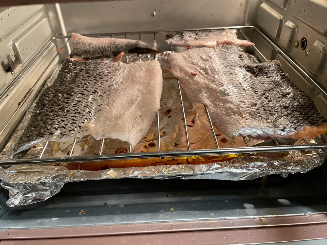 【健康零食】 香香脆脆的烤三文鱼皮
