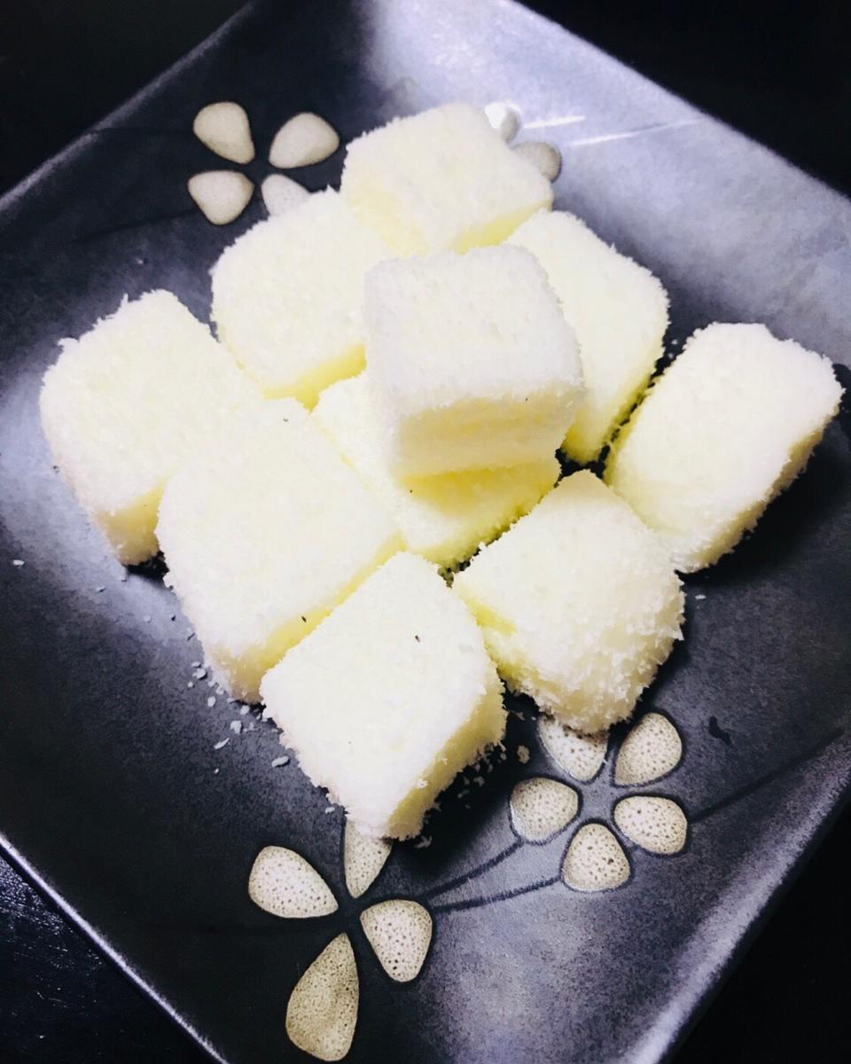 手机用户9996_2htc做的牛奶椰丝小方