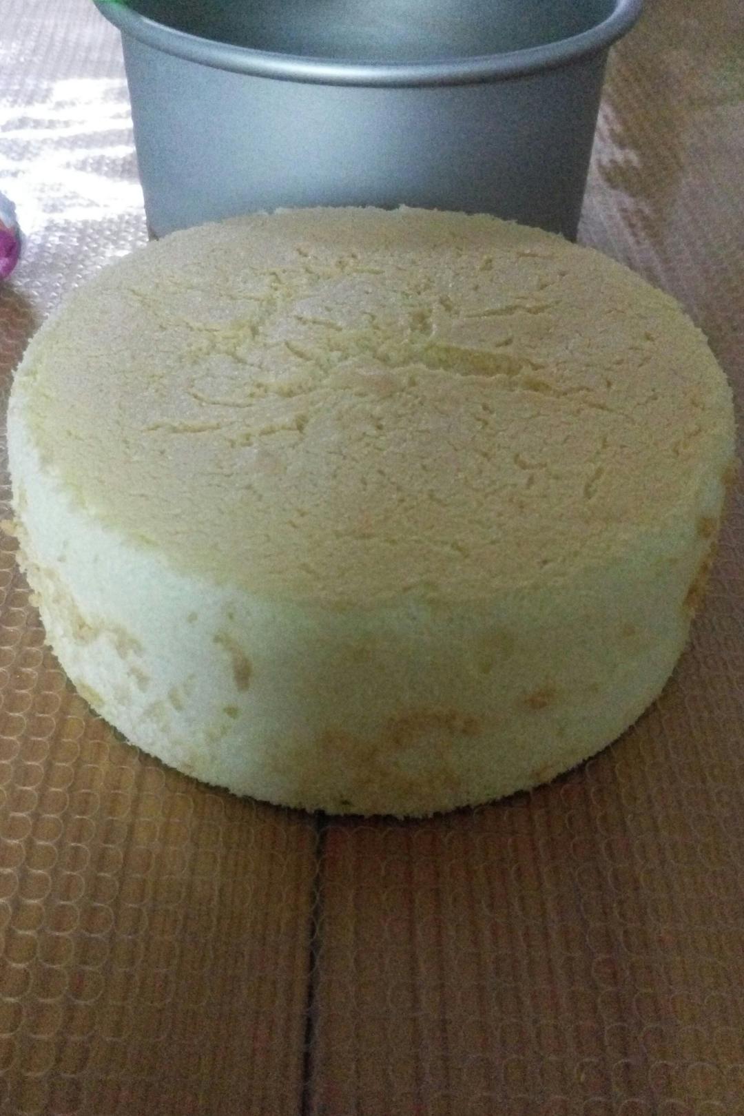 超简单完美戚风蛋糕（6寸2蛋）附打发、翻拌、脱模视频