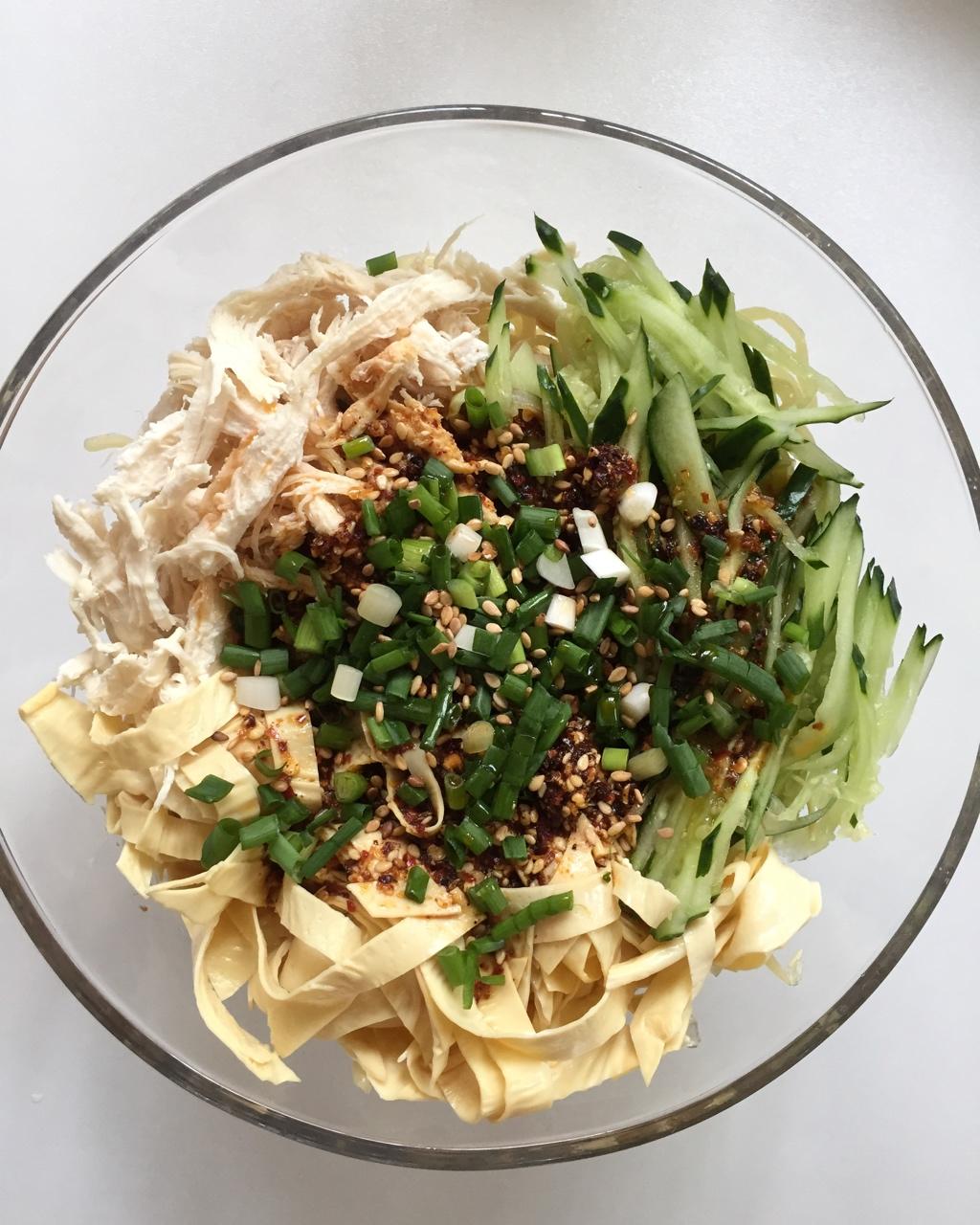 【椒麻鸡丝凉面】