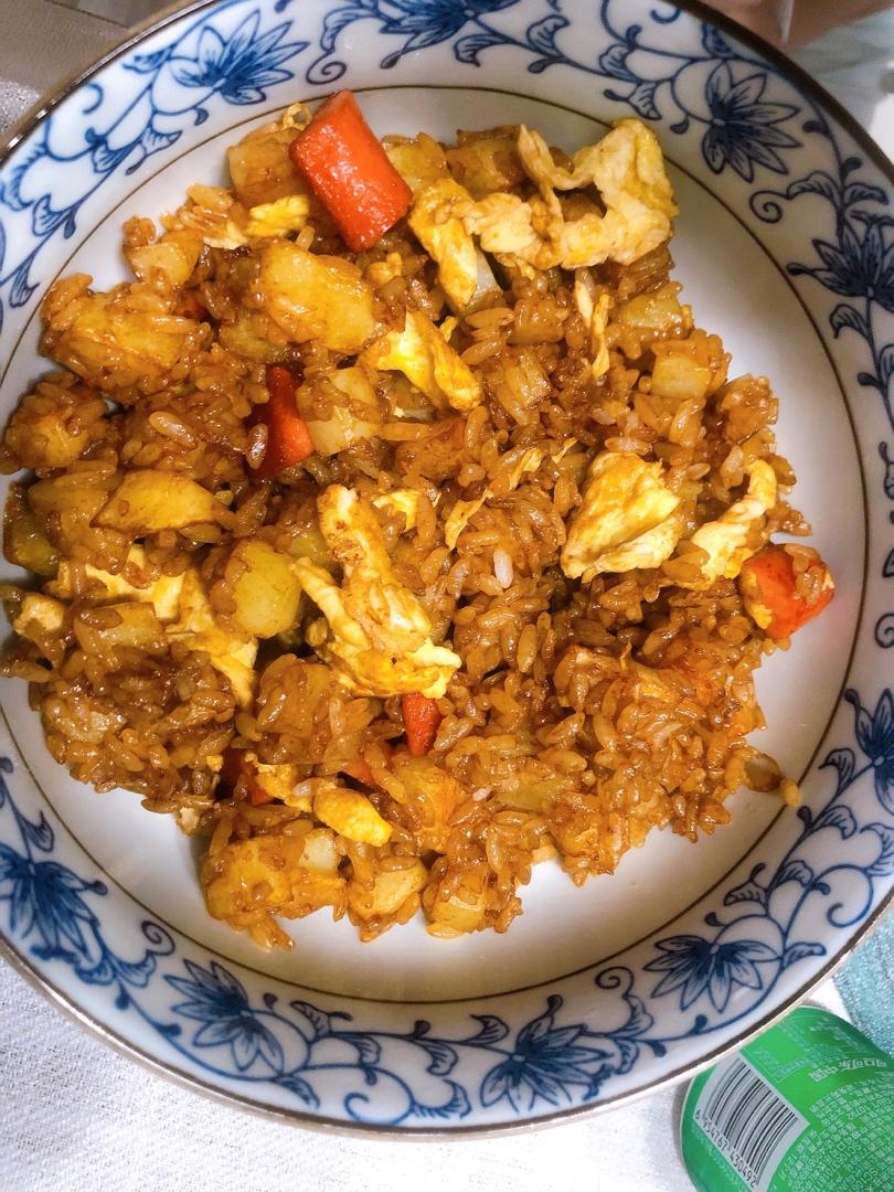 邻居抢着来我家吃土豆香肠炒饭，原来这么香！