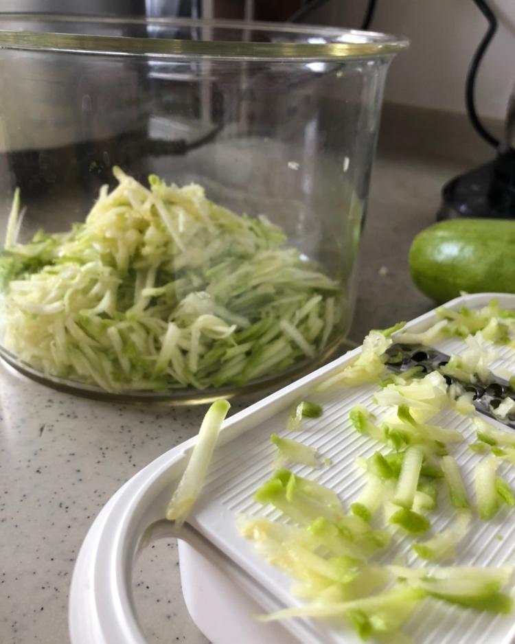 西葫芦鸡蛋虾仁三鲜饺子