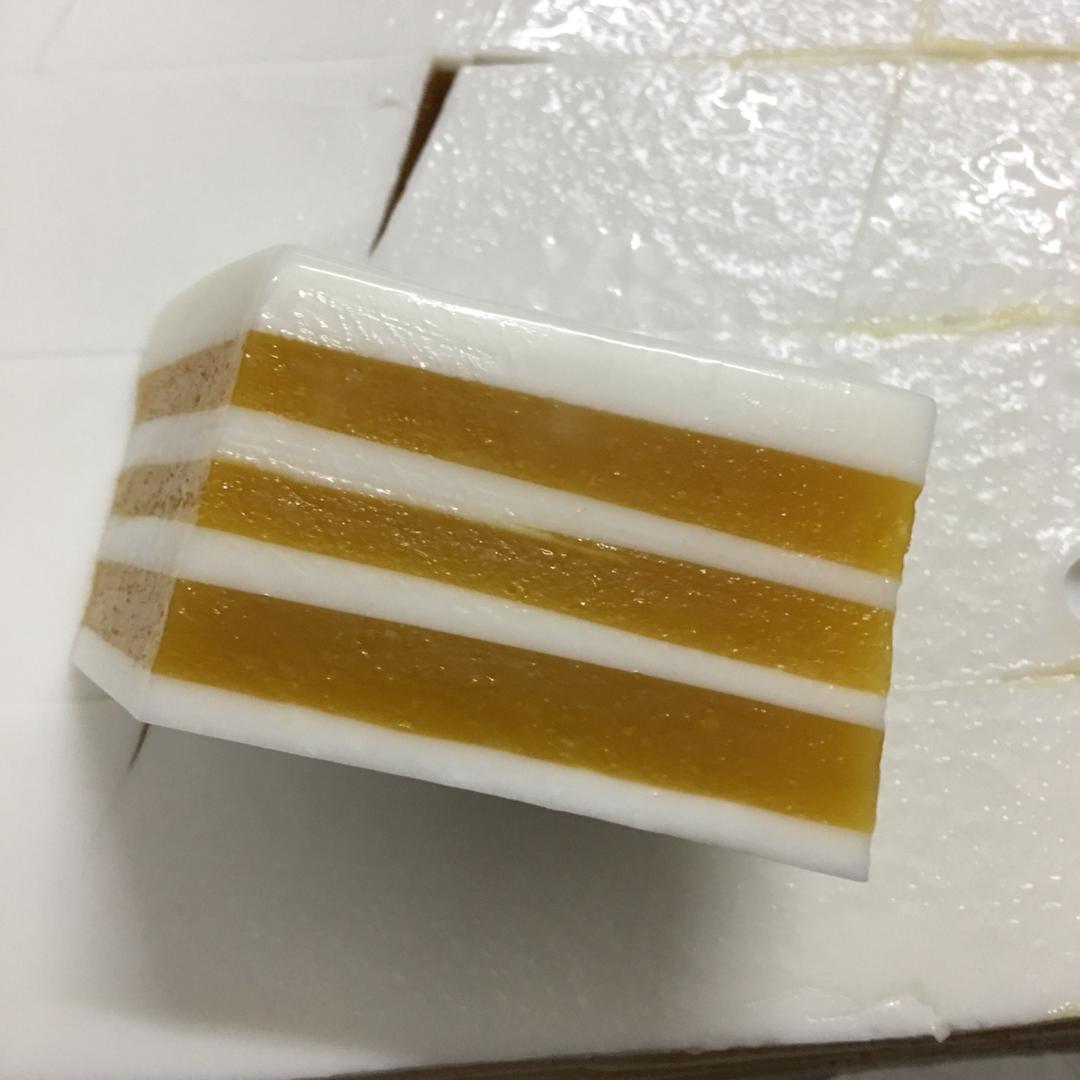 妈妈们快看，这道甜品是会跳舞的，孩子们一定喜欢！——芒果千层糕