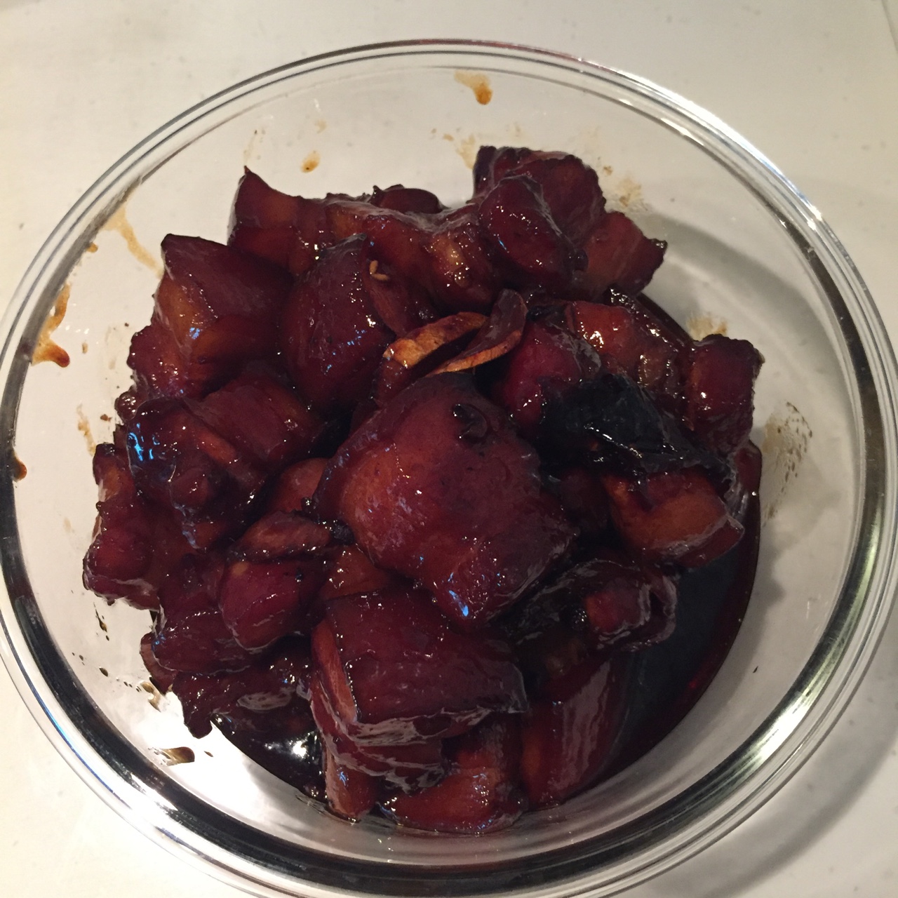 吃着碗里望着锅里的红烧肉