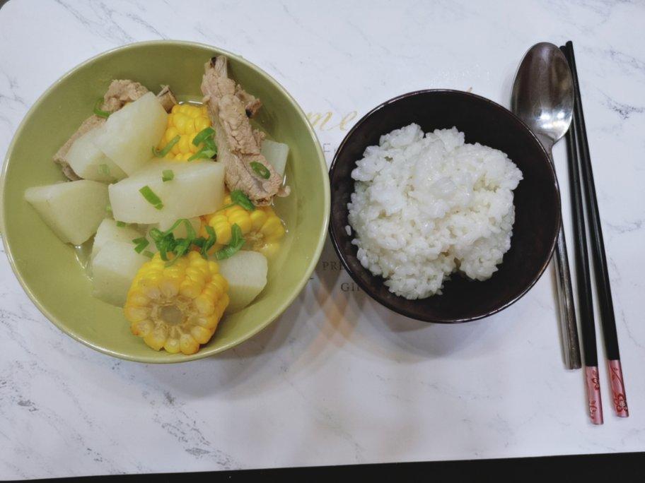 萝卜炖排骨-秋冬懒人汤