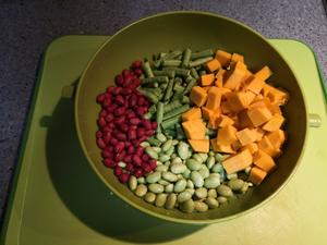 三伏天荞米小米杂蔬养生粥的做法 步骤1