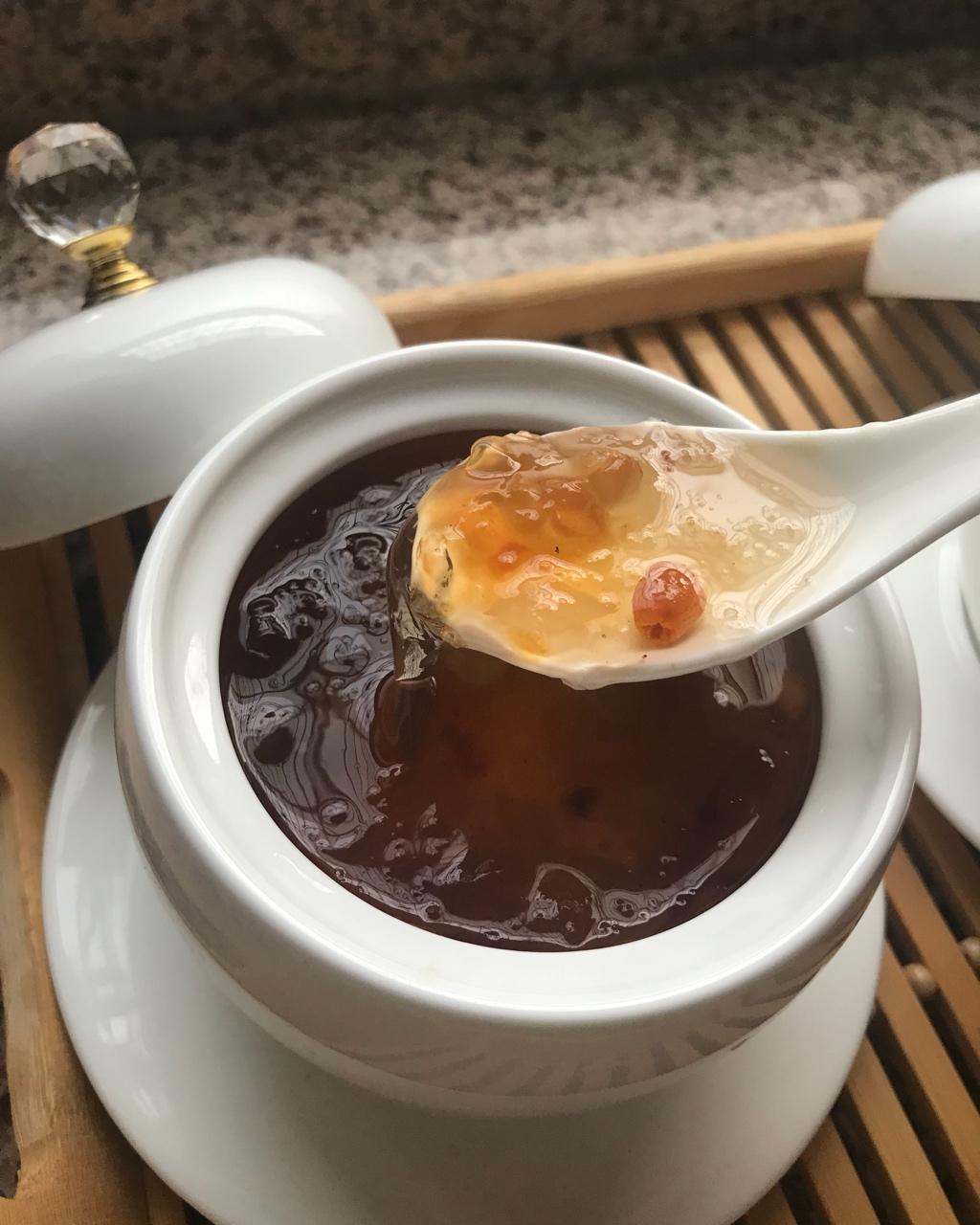 桃胶皂角米炖雪燕