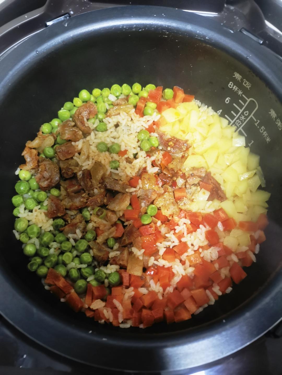 太香了！懒人必备的电饭煲腊肠焖饭