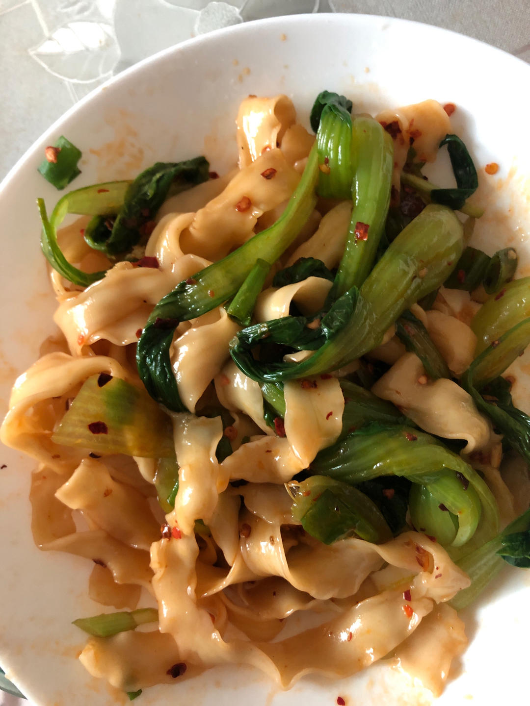 十分钟就能吃上的超简单油泼面