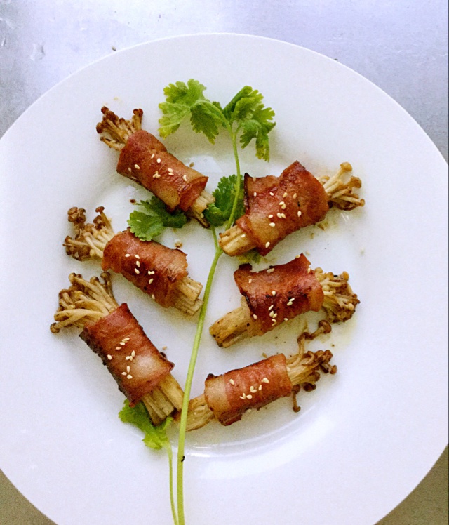 香煎培根金针菇卷