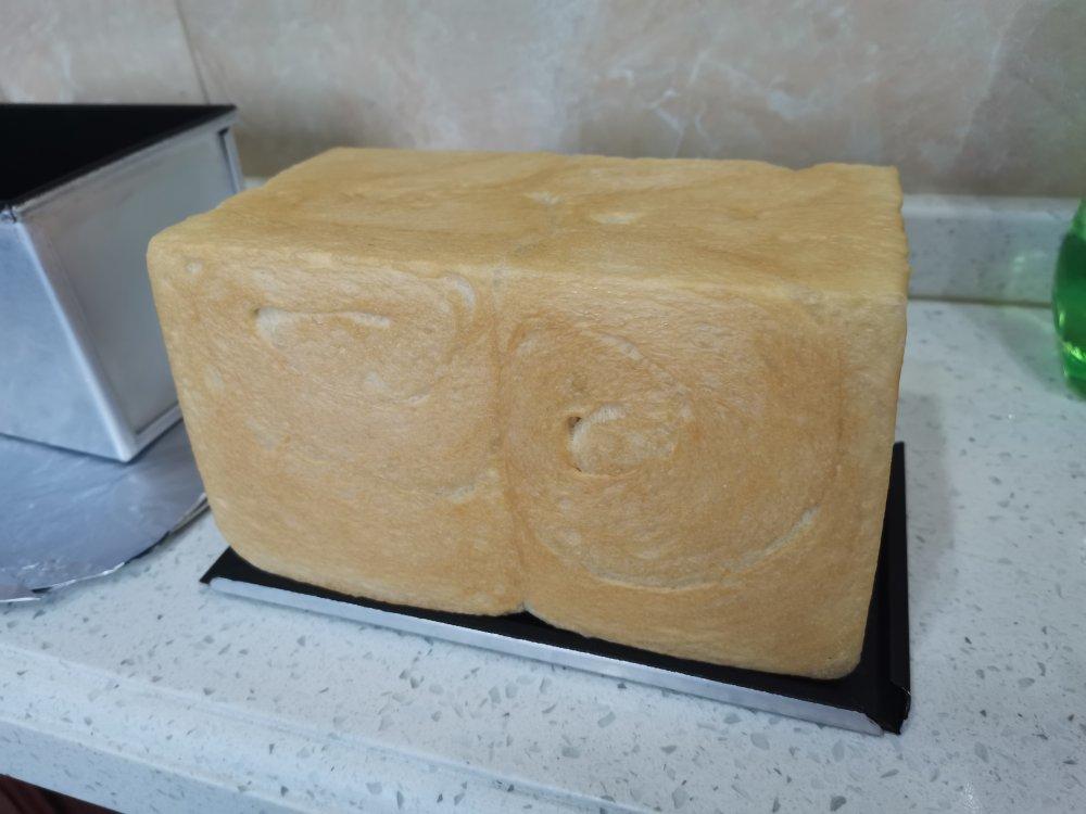 用烤箱自己做面包--手工牛奶吐司面包