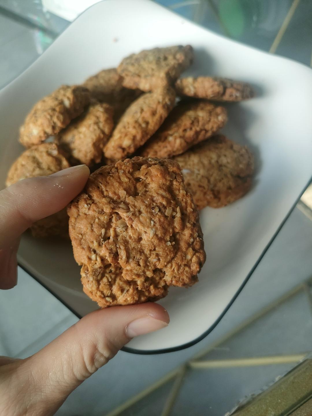 燕麦饼干，无黄油配方无需打发，保证各个酥掉渣，不干不噎不变硬