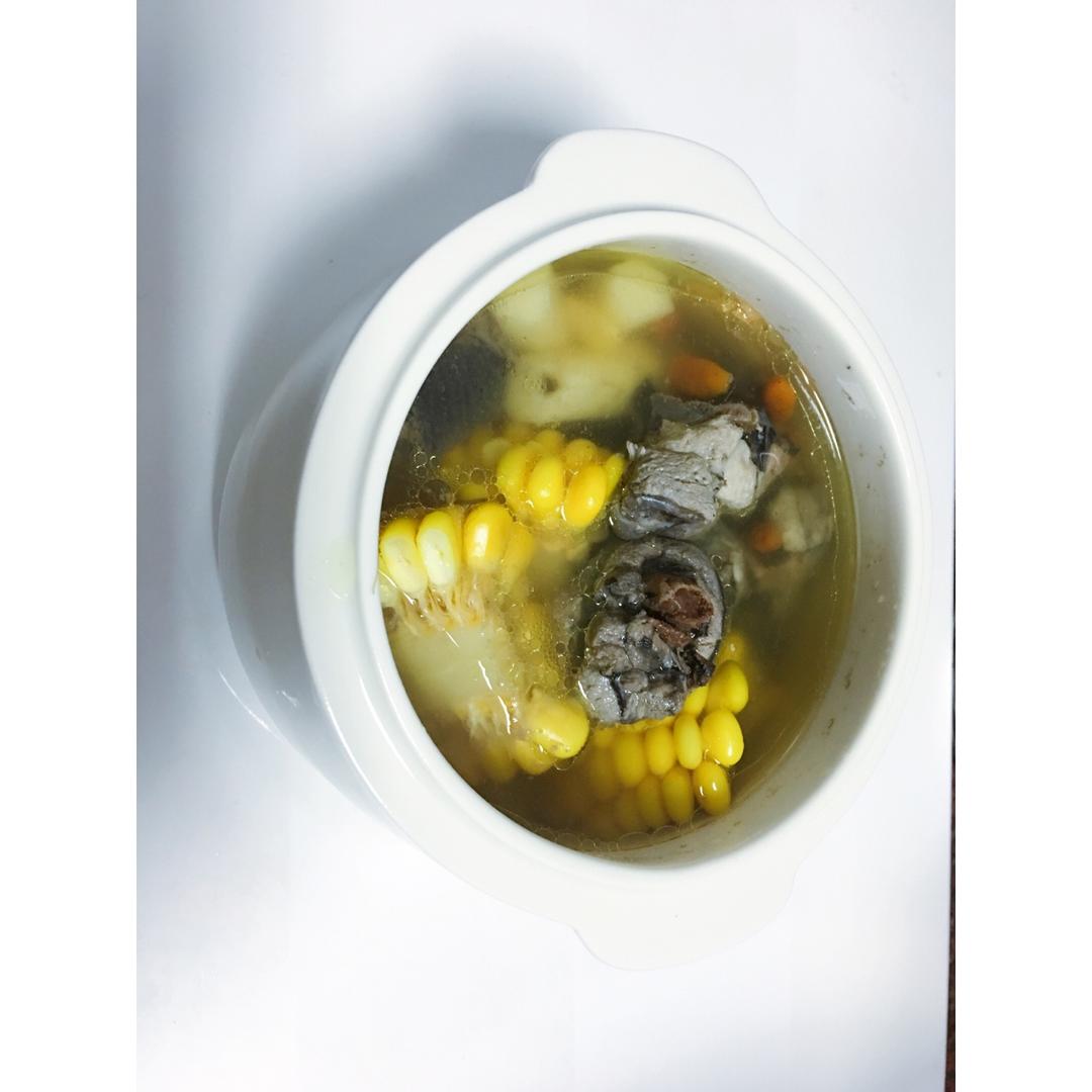 山药枸杞乌鸡汤