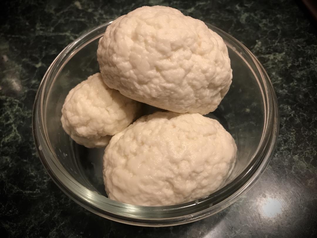 传统法自制马苏里拉和里科塔奶酪Mozzarella+ricotta