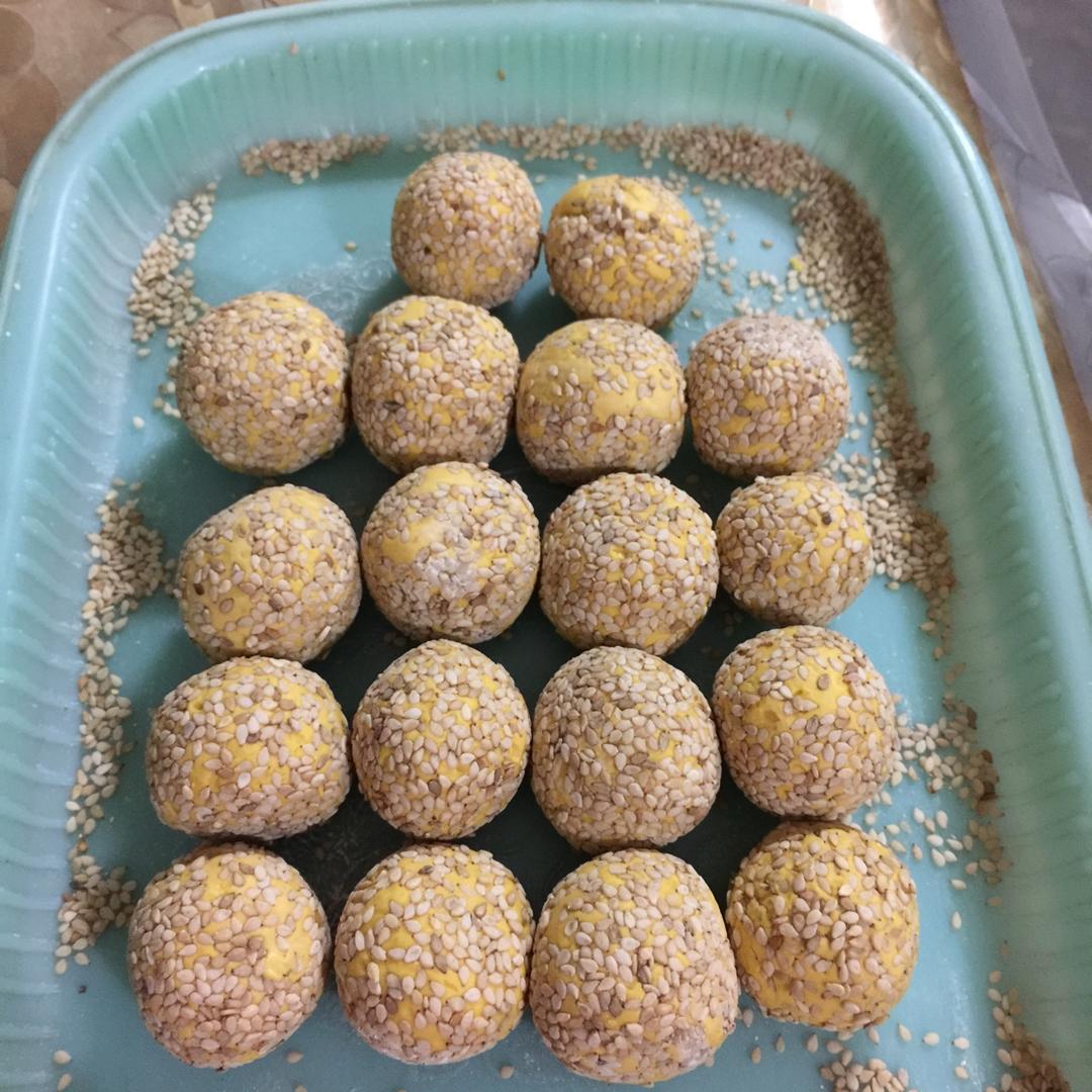 黄金球之一（南瓜芝麻球）