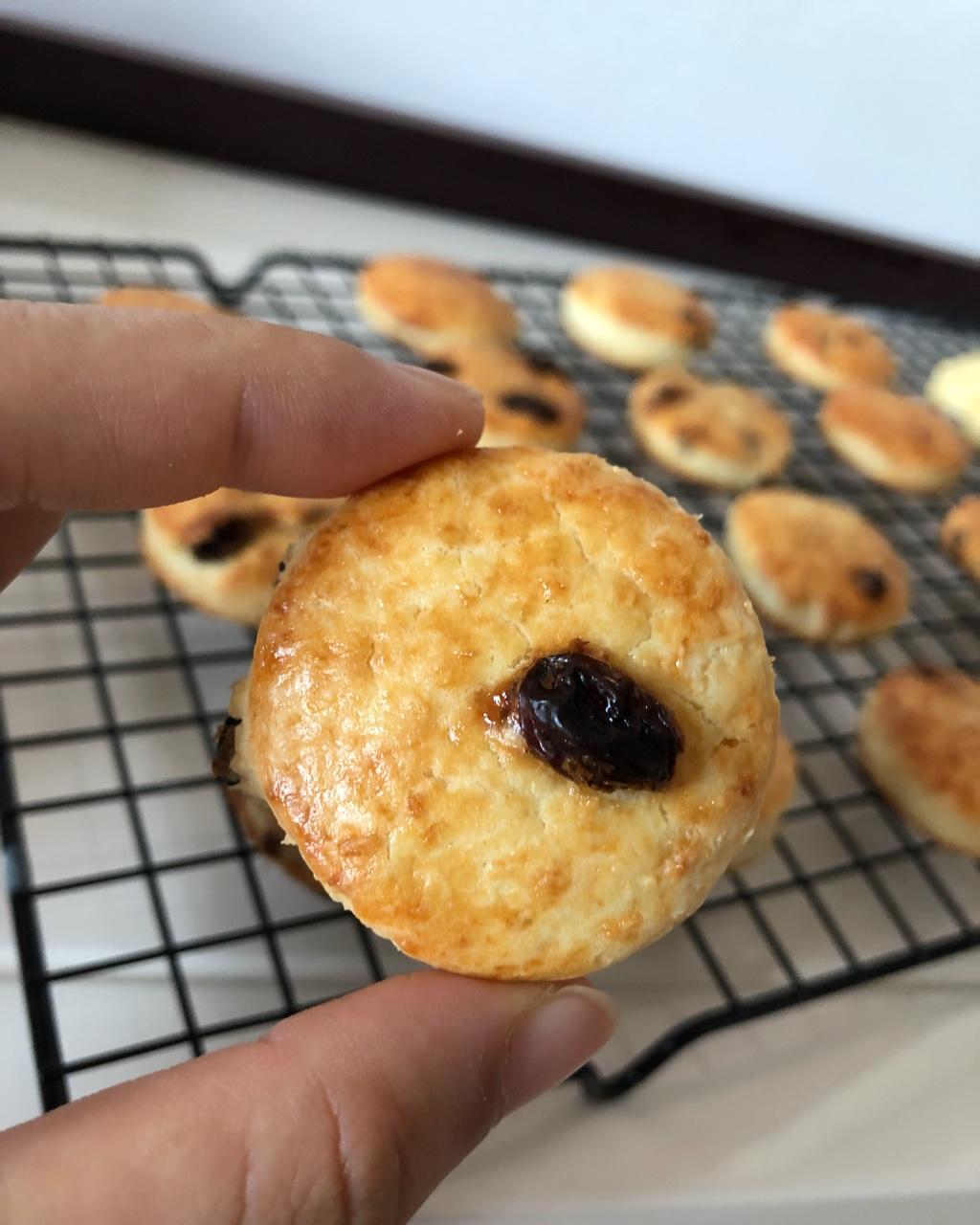 【视频】3分钟 奶油司康Scone(可能是世界上最快手的司康) 消耗淡奶油～