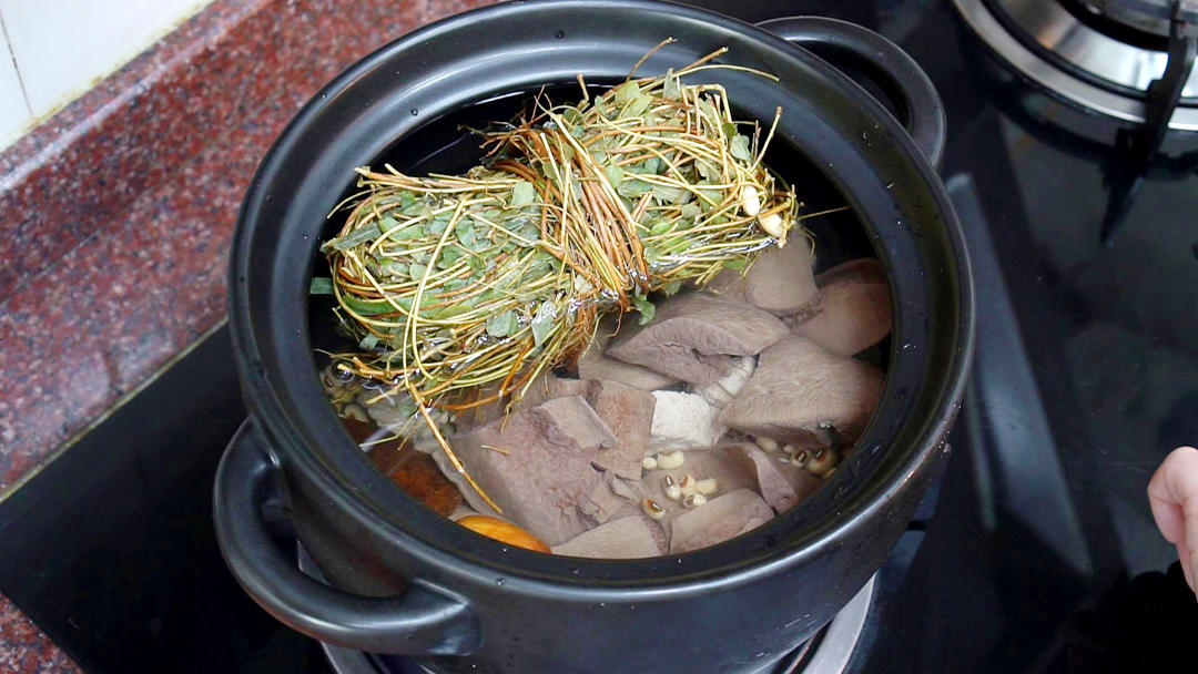 鸡骨草煲猪横脷