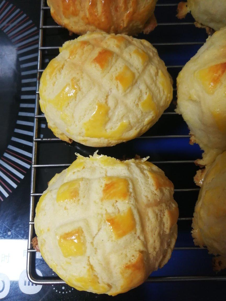 好吃到炸裂的港式菠萝包（附带制作酥皮的小视频）