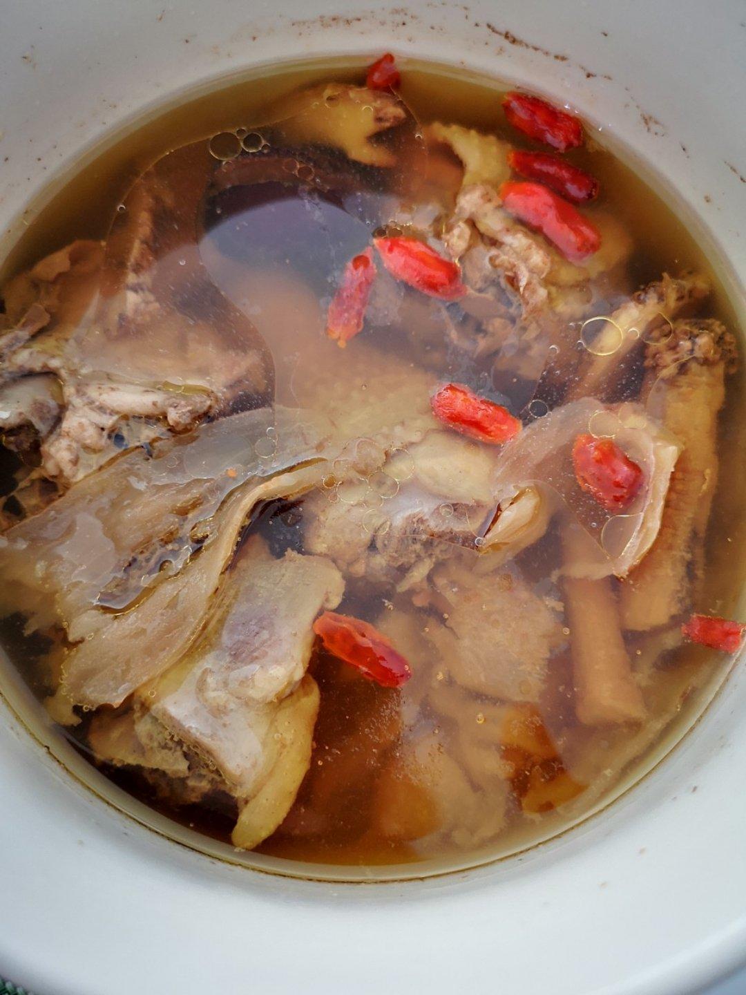 红枣天麻炖土鸡