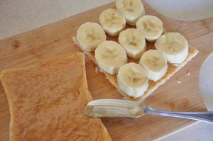 香蕉花生酱三明治的做法 步骤2