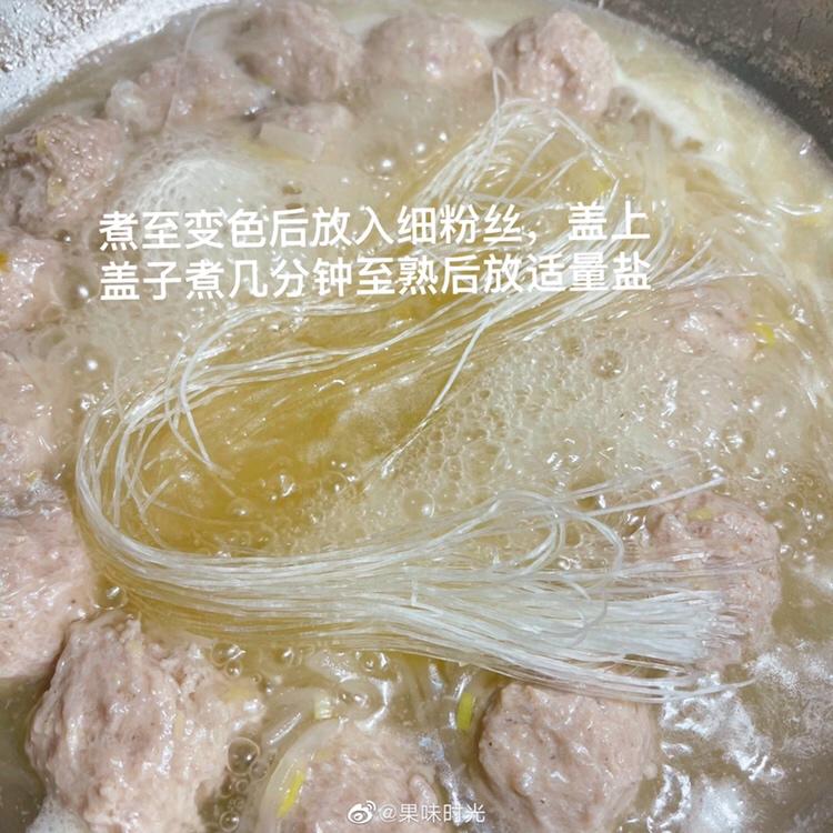 萝卜粉丝肉丸汤的做法 步骤6