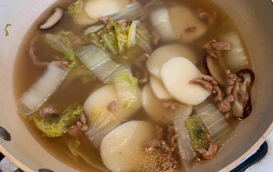 【白菜肉丝年糕汤】
