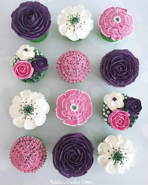 多色系cupcake挤花的做法 步骤6